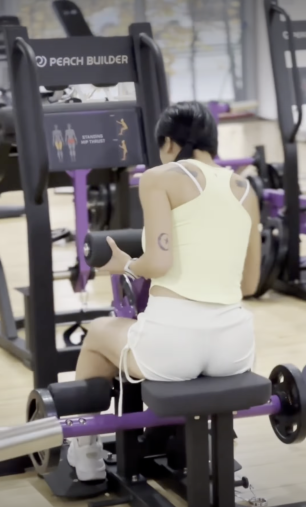 Тяга бедра стоя серии Peach Builder PB402 тренажер на свободных весах Тяга бедра стоя серии Peach Builder PB402 тренажер на свободных весах